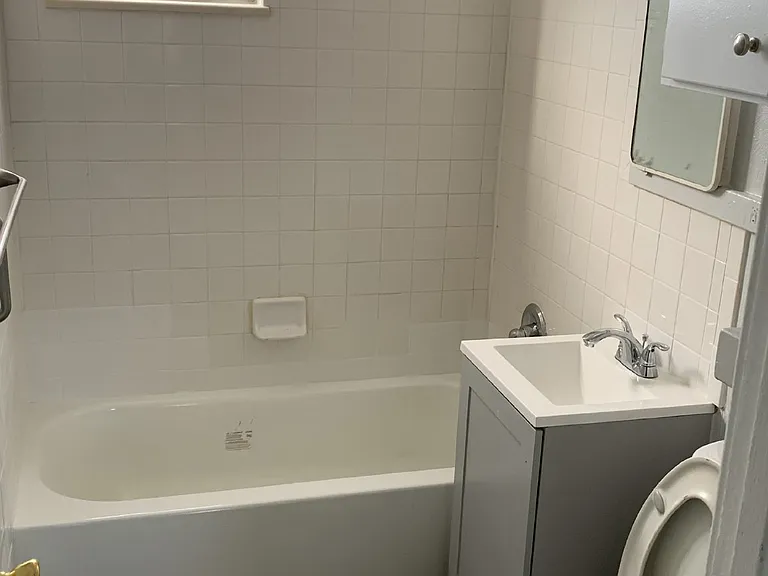 431 Colorado Blvd — Photo 6