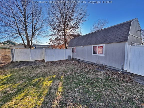 3rd image of 1217 Payne Ave