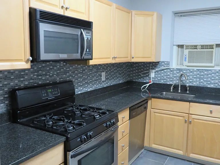 3925 Davis Pl NW #B1 — Photo 19