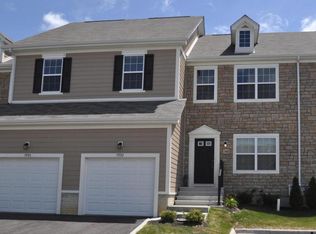 7992 Ravine Run Ln, Columbus, OH 43235