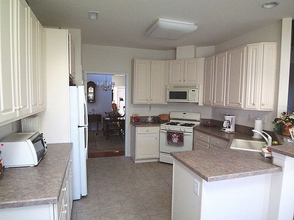 Kitchen-ceramic tile floor