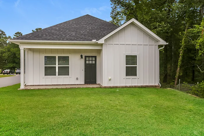 3 bed, 2.0 bath, 1500 sqft, $2,345 — Photo 1