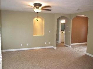 2528 E Meadowmere St, Springfield, MO 65804