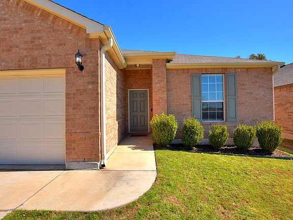 3rd image of 616 Hoot Owl Ln S