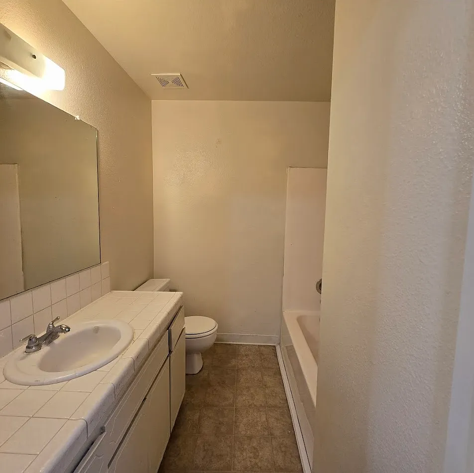 1414 W Clinton Ave — Photo 4