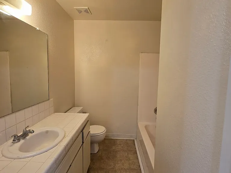 1414 W Clinton Ave #201 — Photo 4