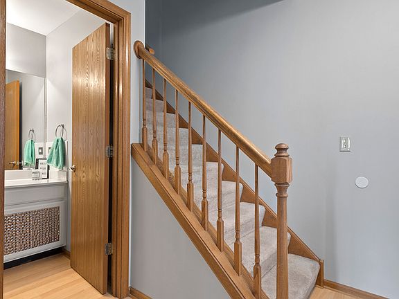 3rd image of 120 Village Creek Dr