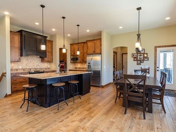 5th image of 1328 Utopia Ct