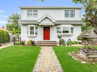 14 George Ave, Hicksville, NY 11801