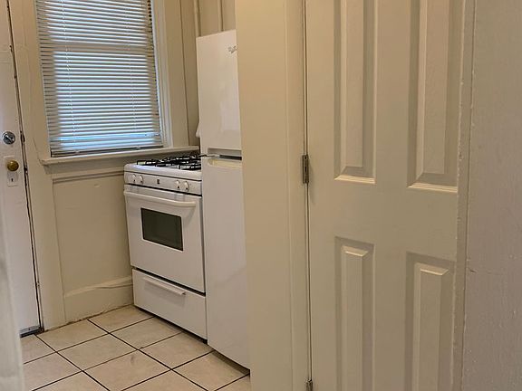 4th image of 132-136 S Union St #136-4