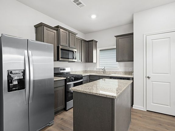 5th image of 1545 Woodwinds Dr