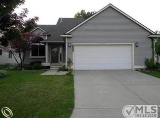 1264 Edgebrook Dr, Howell, MI 48843