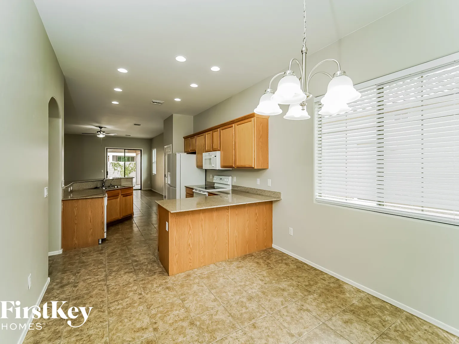 3 bed, 2.0 bath, 1633 sqft, $2,435 — Photo 4