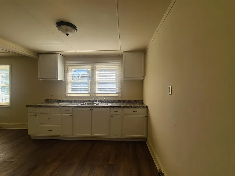 4515 Lansing Dr — Photo 7