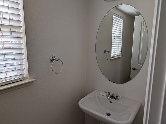 2nd image of 300 Presidio St #300