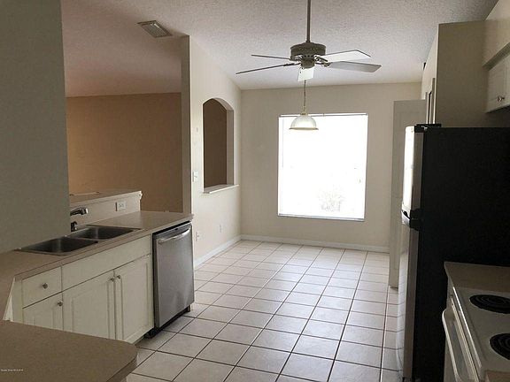 3rd image of 2051 Twelve Oaks Dr SE