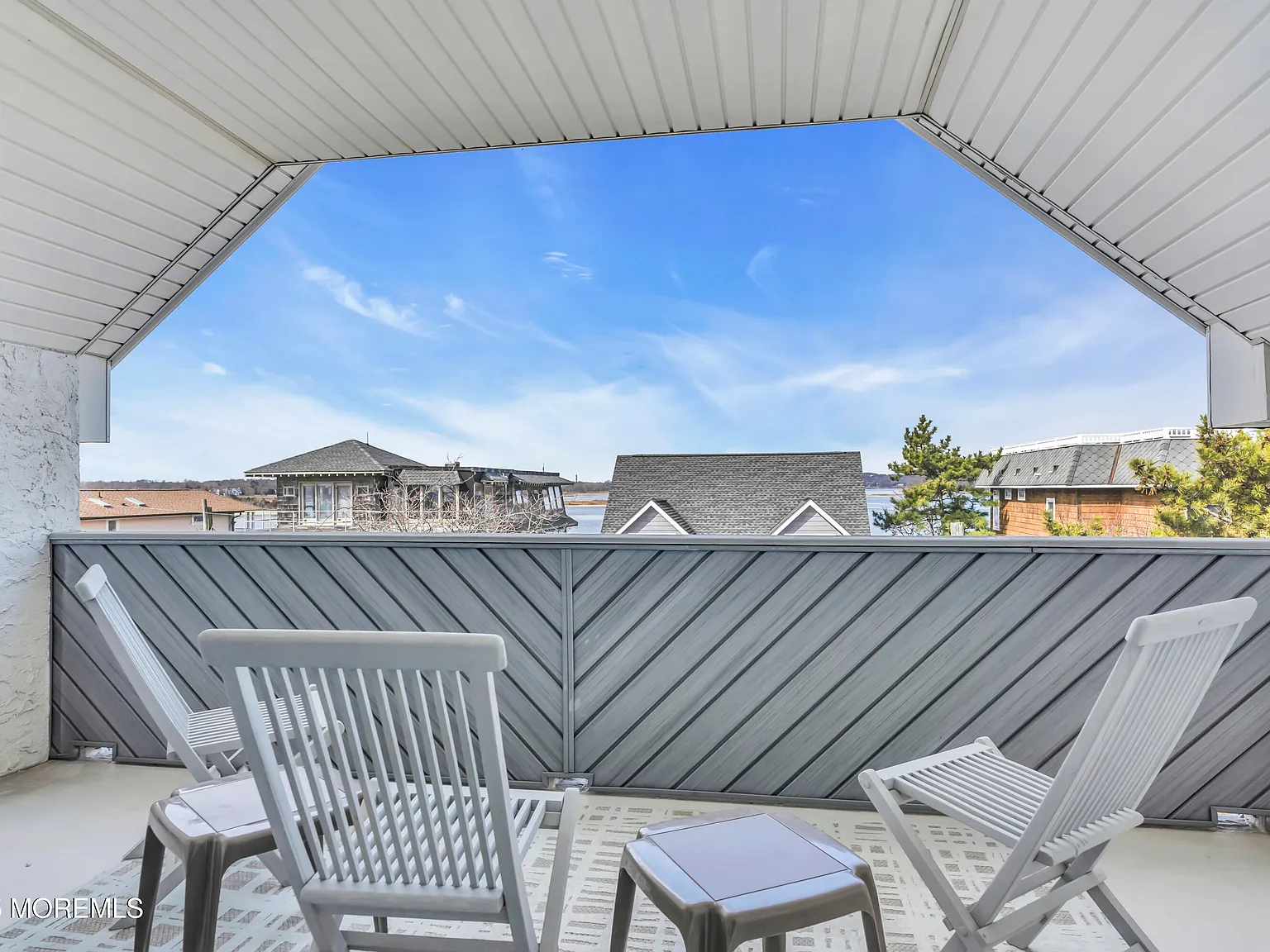 4 bed, $10,000 — Photo 1