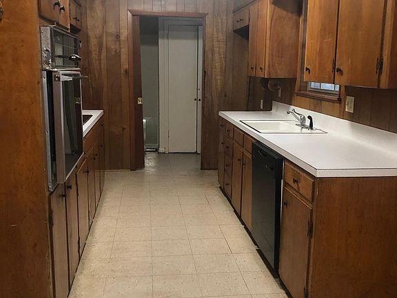 3rd image of 409 Live Oak Dr