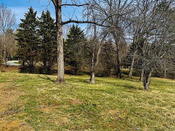 4th image of 839 Cooper Lake Rd