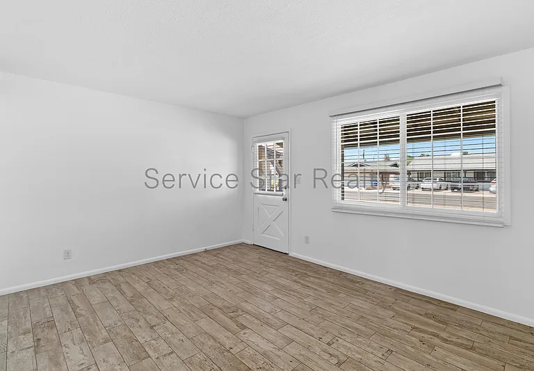 923 E Wesleyan Dr — Photo 4