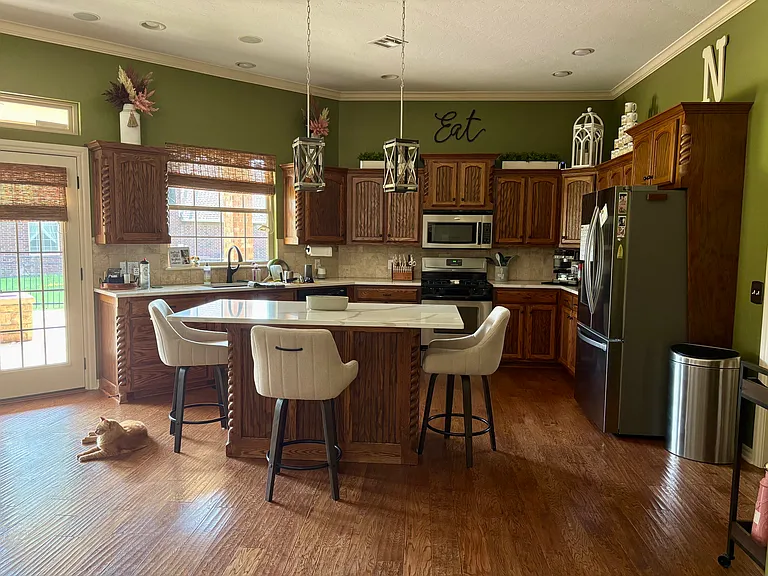 1103 Dalton Ct — Photo 4