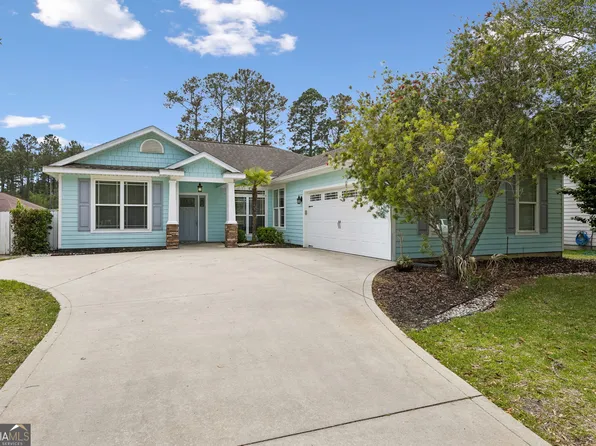 208 Waters Edge Dr, Kingsland, GA 31548
