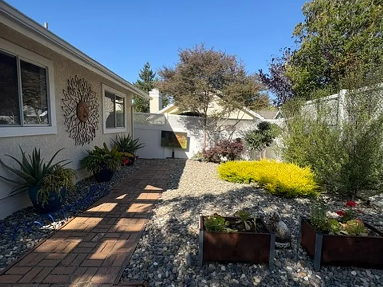 981 Bluebell Way — Photo 14