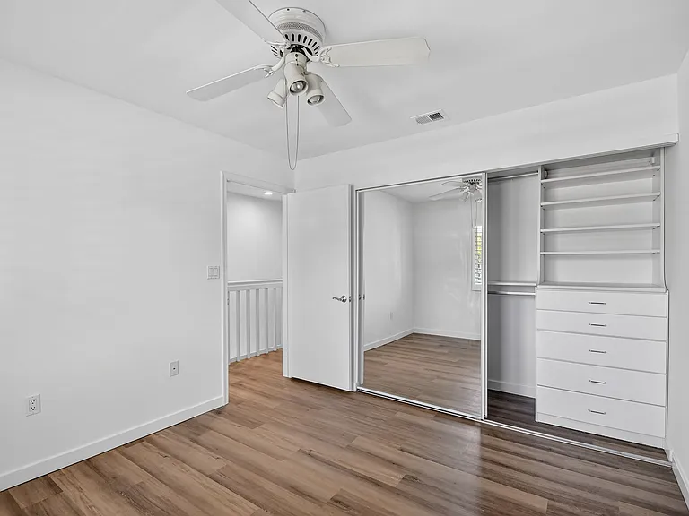 101 Half Moon Cir #B — Photo 20