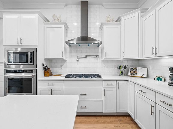 4th image of 90 Siasconset Ln