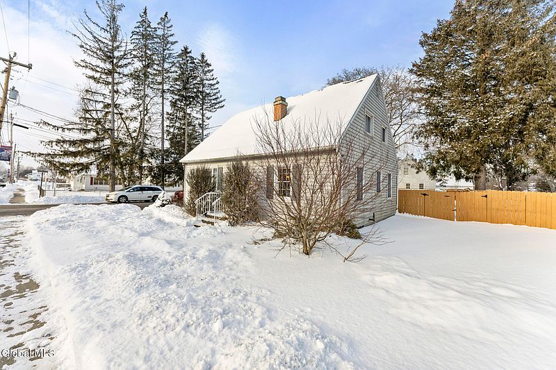 2nd image of 985 Hudson Avenue