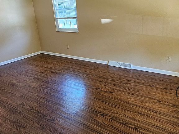 3rd image of 1010 Boone Ct