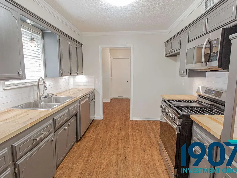 1201 Kings Ct — Photo 10