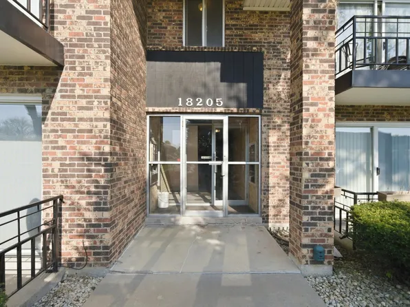 18205 Hart Dr APT 3A, Homewood, IL 60430