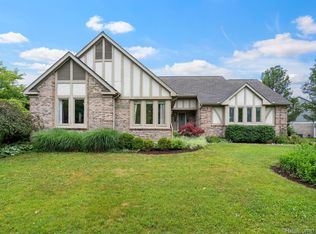 4394 Ravinewood Dr, Commerce Township, MI 48382