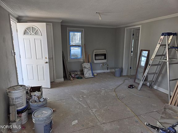 3rd image of 215 N Dewitt St