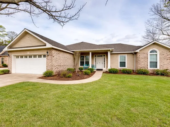 216 Glen Oaks Dr, Dothan, AL 36301