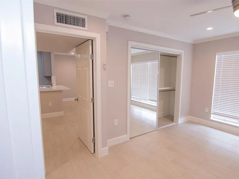 2201 Fountain View Dr #44 — Photo 12