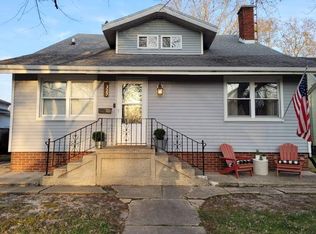 327 N High St, Carlinville, IL 62626