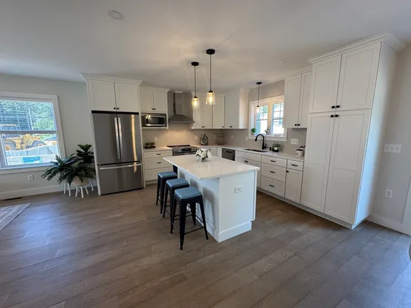 19 Barberry Rd, Mansfield, MA 02048