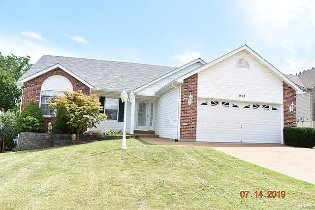 1412 N Woods Dr photo 1