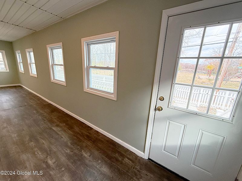 5th image of 102 Heartt Avenue