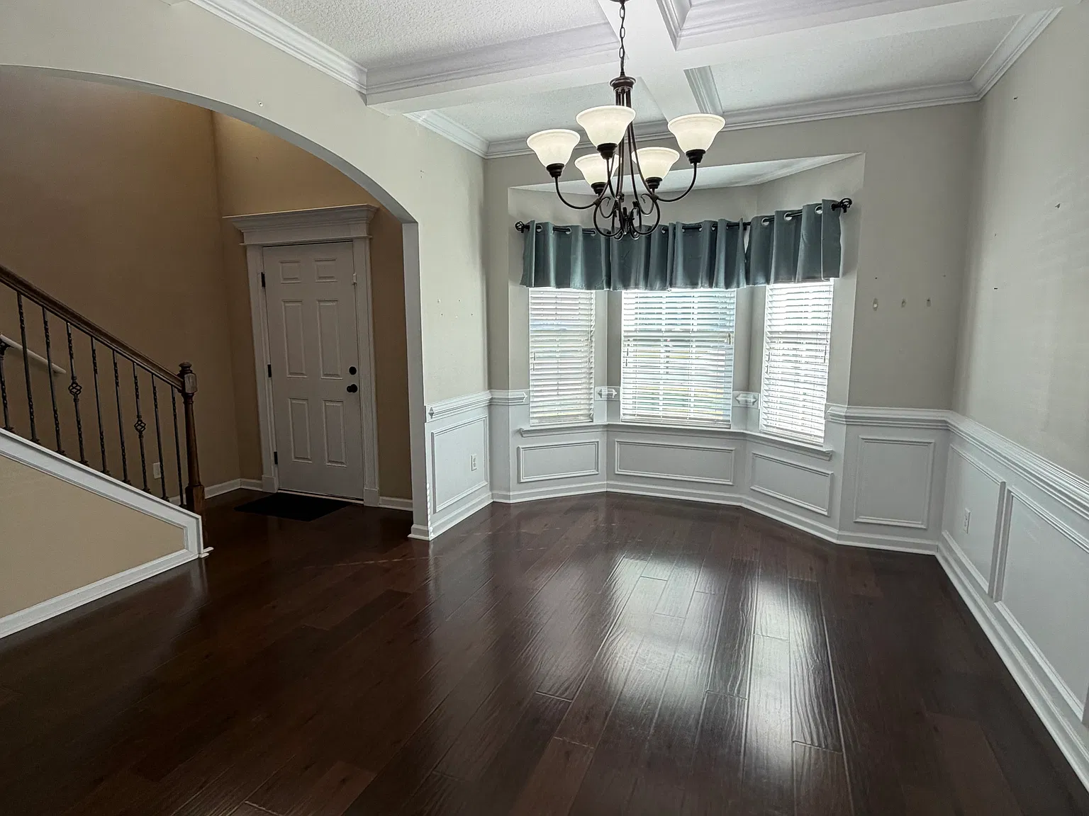4 bed, 2596 sqft, $2,500 — Photo 2