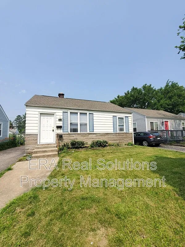 2659 Hiawatha St photo 1