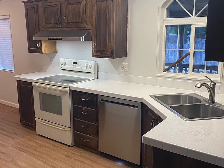 254 Tavis Dr — Photo 3