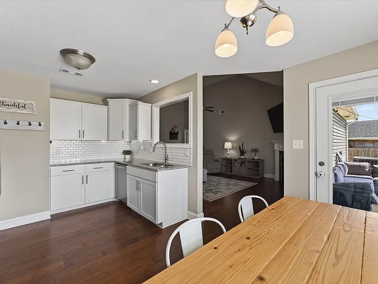 1044 Charles Thomas Dr — Photo 25