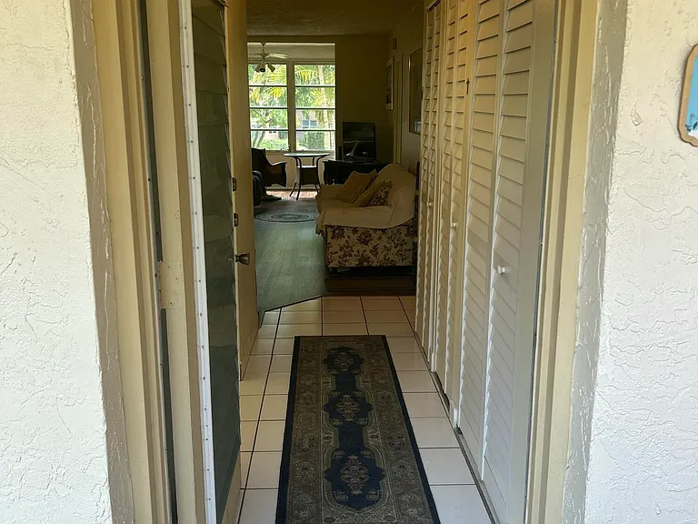 2801 Somerset Dr #201 — Photo 6