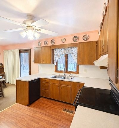 5th image of 76 Mount Hermon Rd