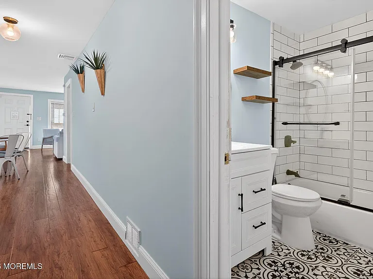 32 Franklin Ave — Photo 24