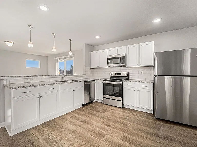 2309 Richardson Ct — Photo 2
