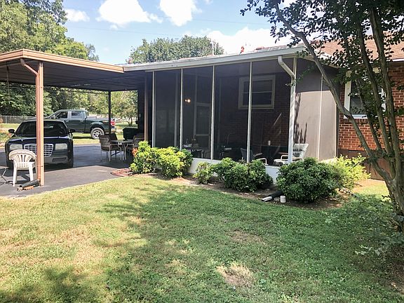 3rd image of 902 Olympia Pl